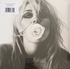 Miley Cyrus – Bass Persuades
